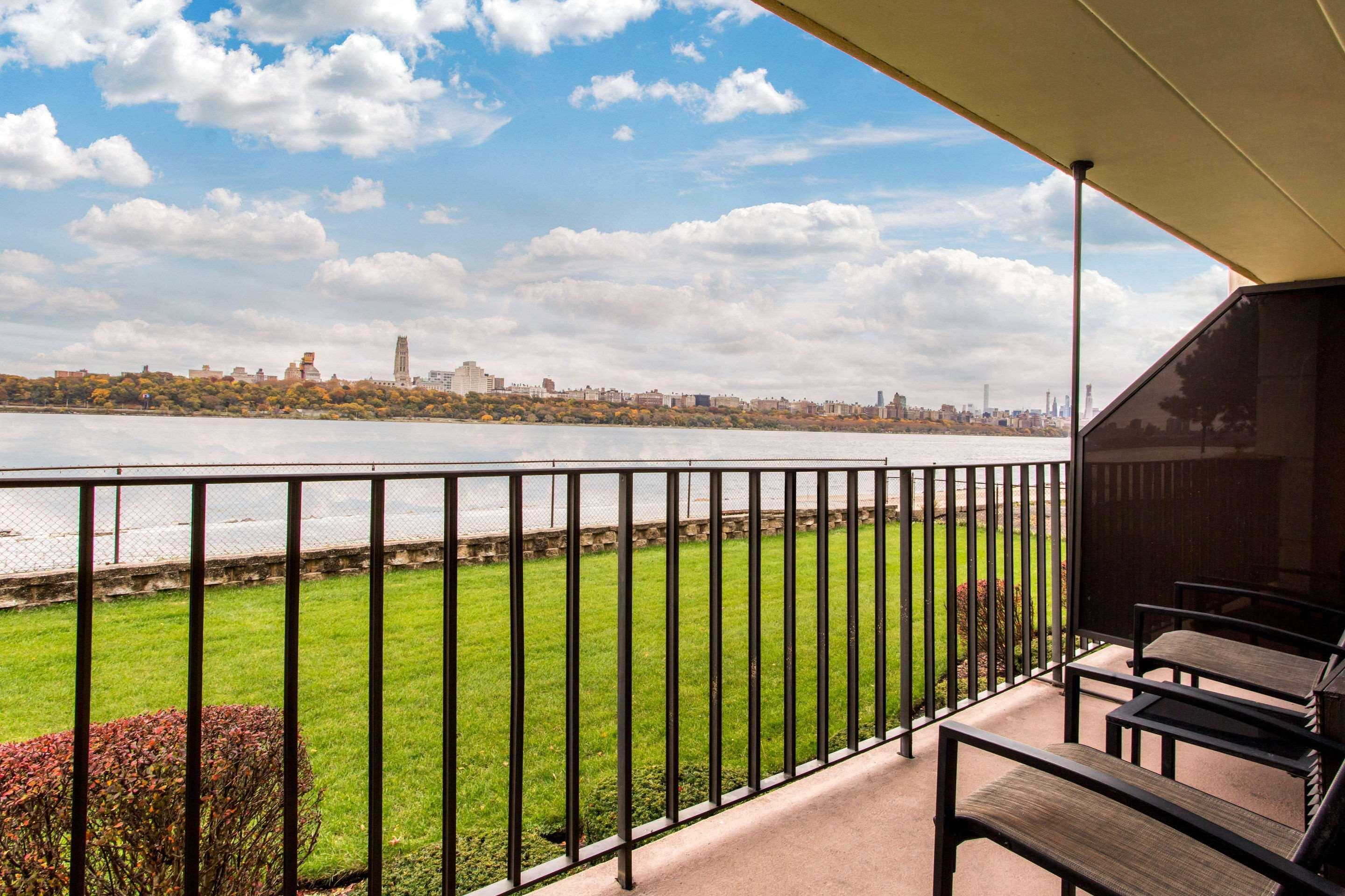 Comfort Inn Edgewater On Hudson River Екстер'єр фото