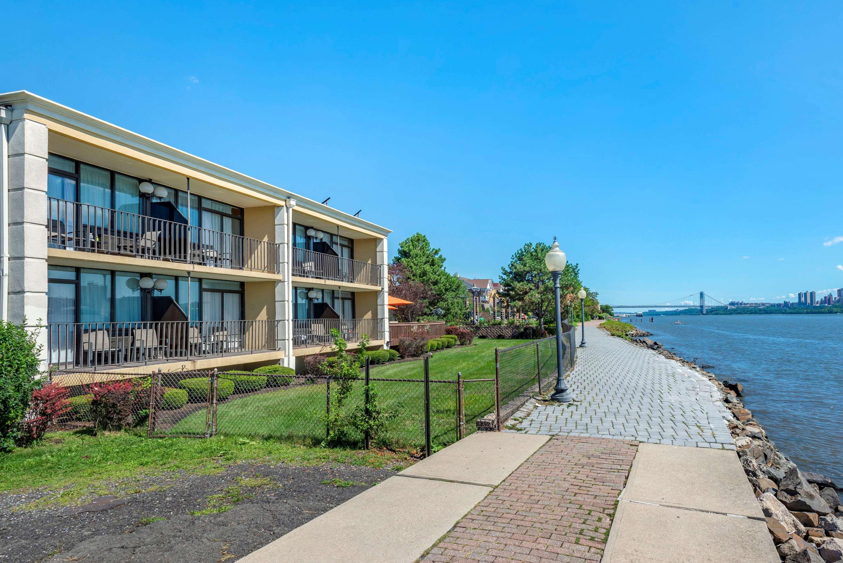 Comfort Inn Edgewater On Hudson River Екстер'єр фото
